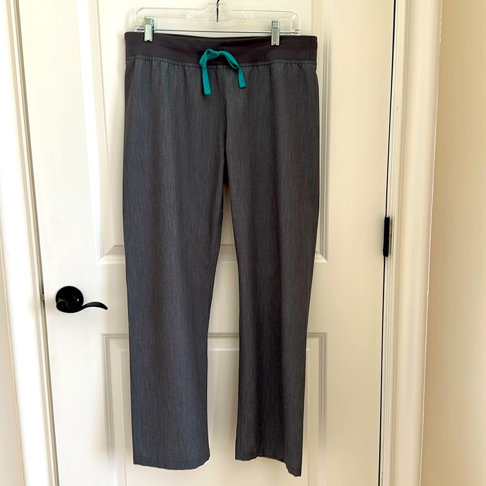 Figs Livingston scrub pants in graphite